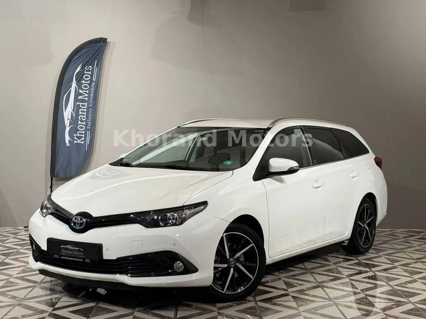 Toyota Auris Touring Sports Hybrid Team D Weiß - 1