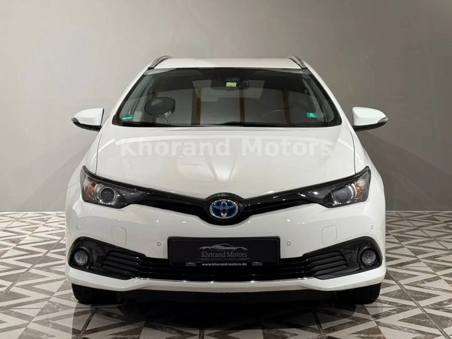 Toyota Auris Touring Sports Hybrid Team D Weiß - 2