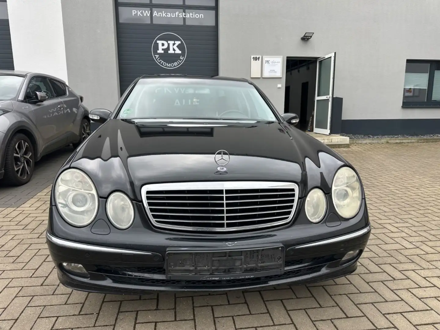 Mercedes-Benz E 220 CDI AVANTGARDE AUTOM/NAVI/XENON/PDC Schwarz - 2