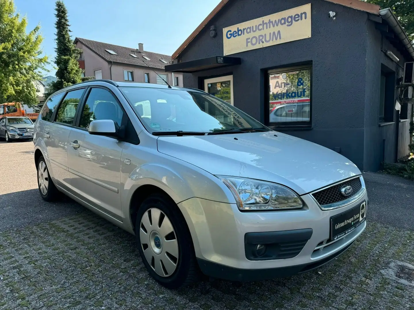 Ford Focus Turnier Ghia - AHK | Navi | Temp | PTS Silber - 1