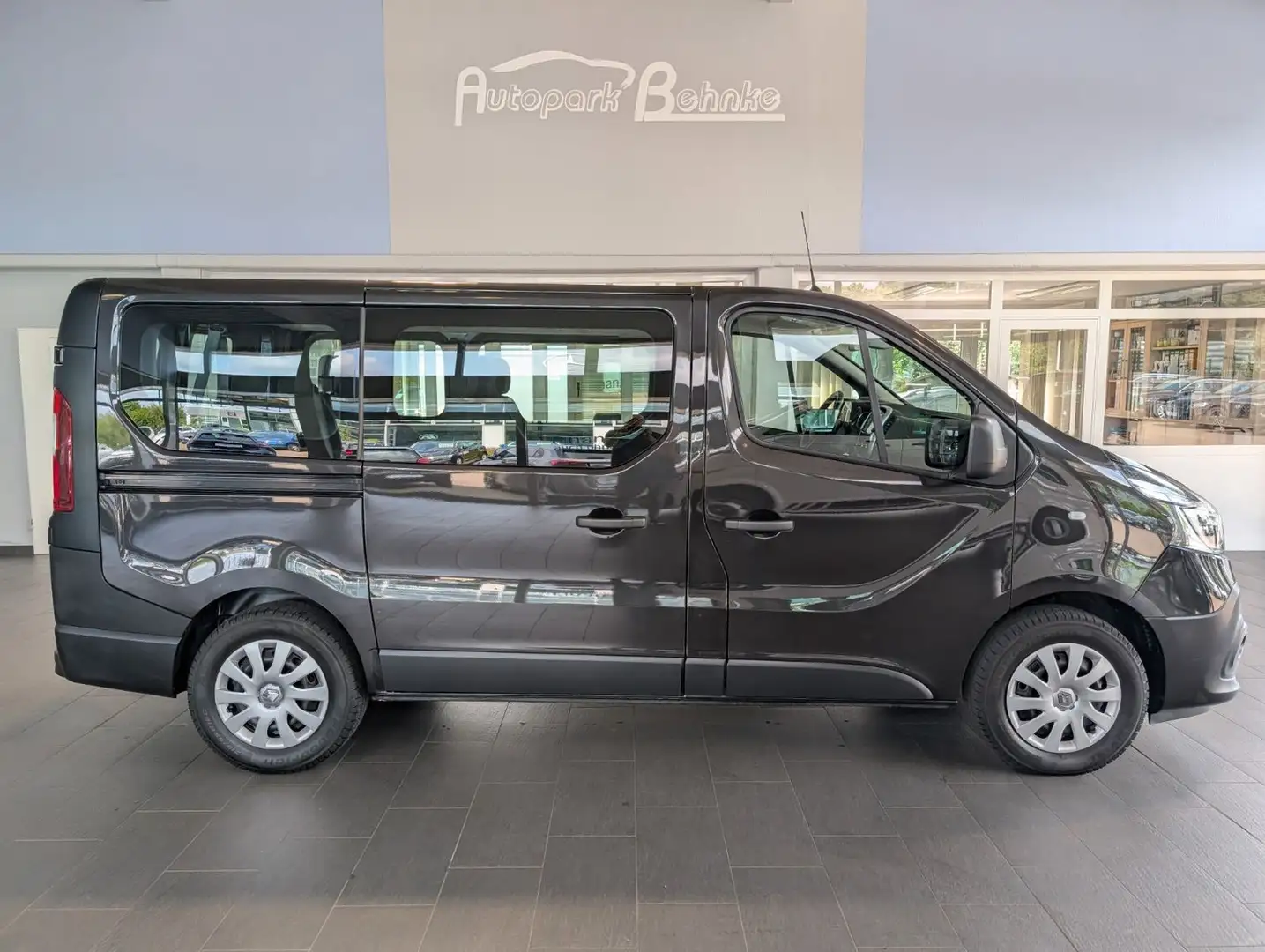 Renault Trafic dCi170 Aut.*9Sitzer*AHK*LED*R-link*Kamera Schwarz - 2
