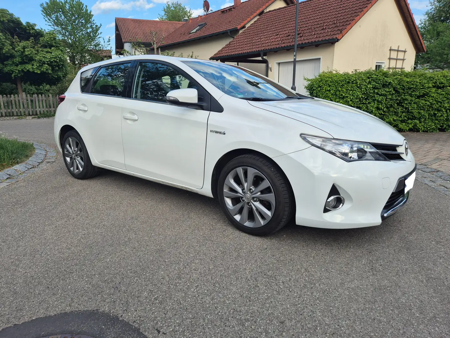 Toyota Auris Auris Hybrid 1.8 L Automatik Life + Weiß - 1