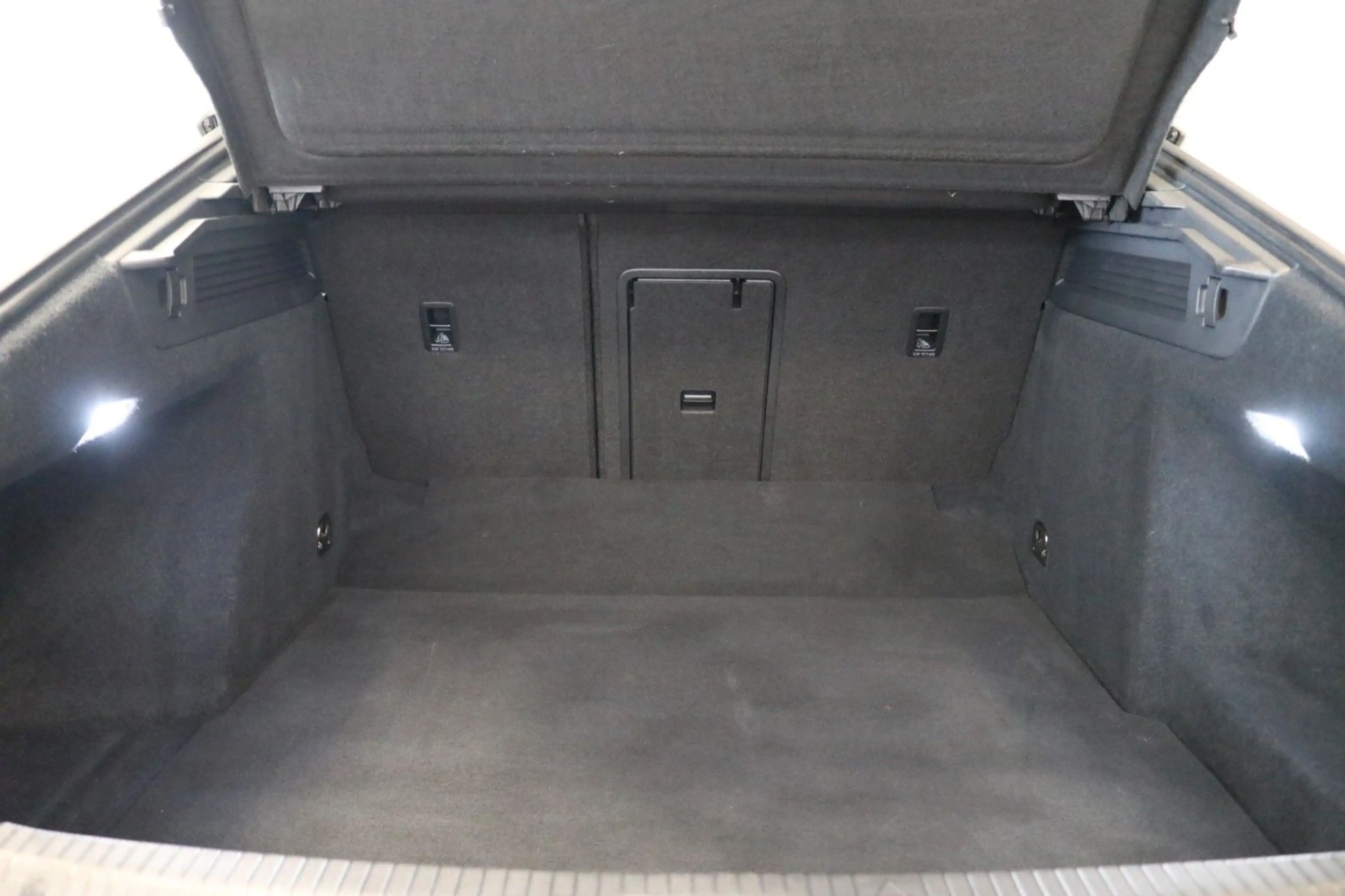 Volkswagen Arteon 4M R-Line DCC HUD IQ.Light Pano 360 Memoy — photo 7