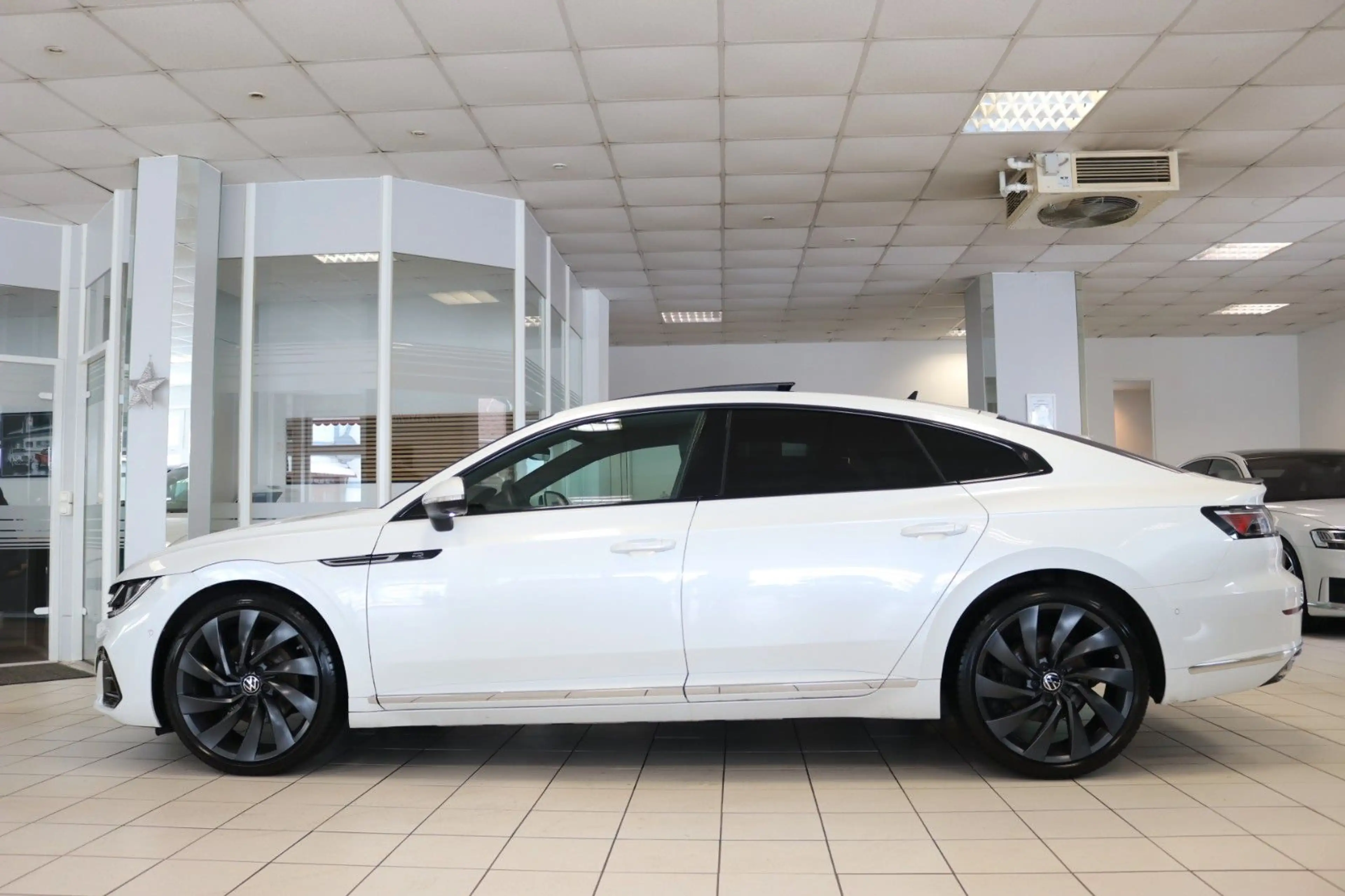 Volkswagen Arteon 4M R-Line DCC HUD IQ.Light Pano 360 Memoy — photo 11