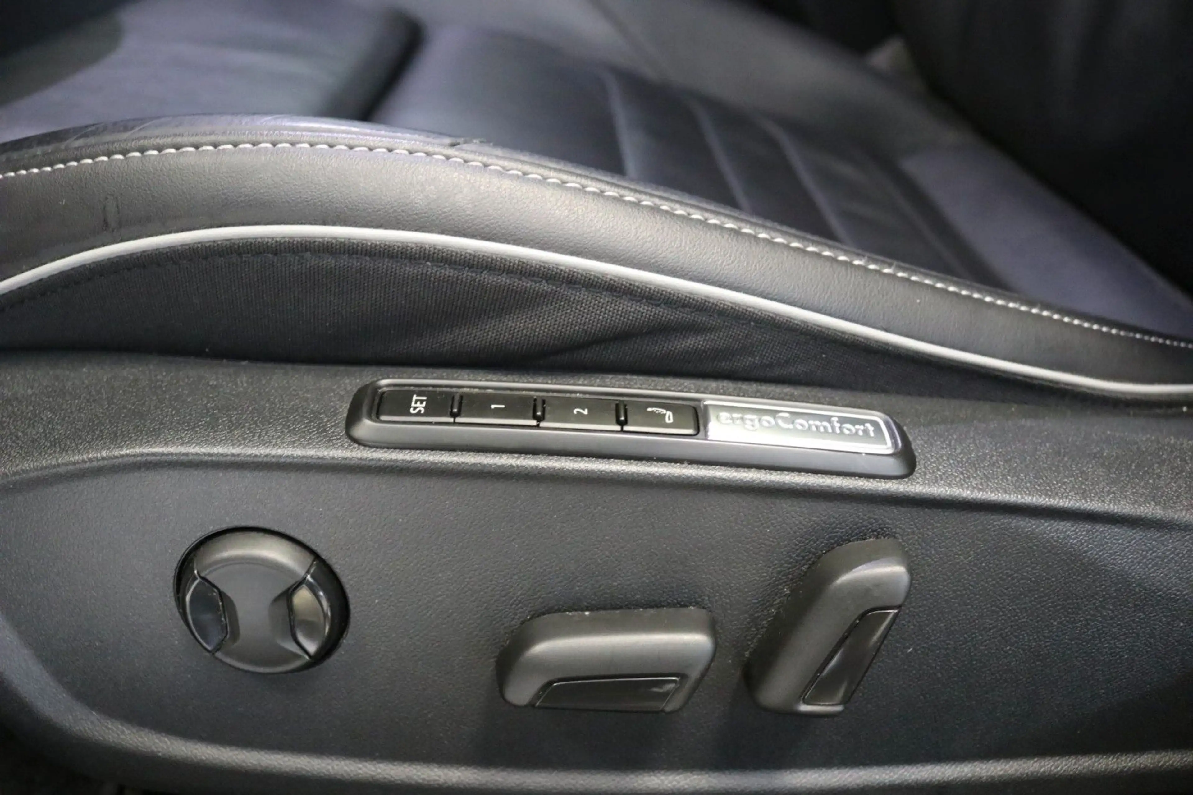 Volkswagen Arteon 4M R-Line DCC HUD IQ.Light Pano 360 Memoy — photo 15