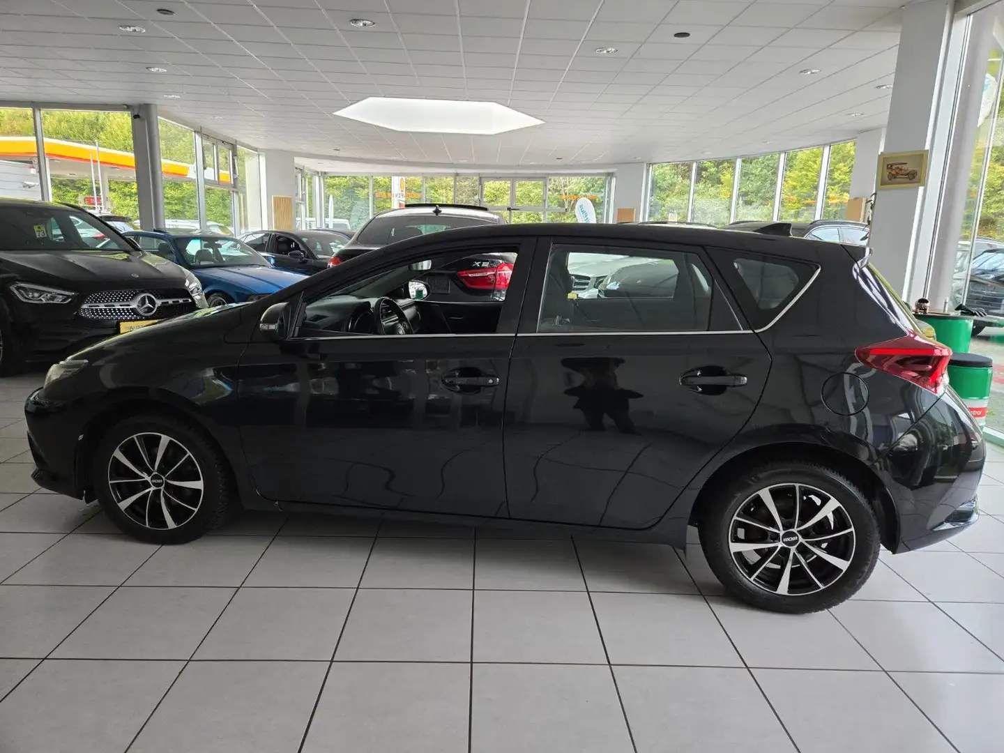 Toyota Auris Comfort Schwarz - 2