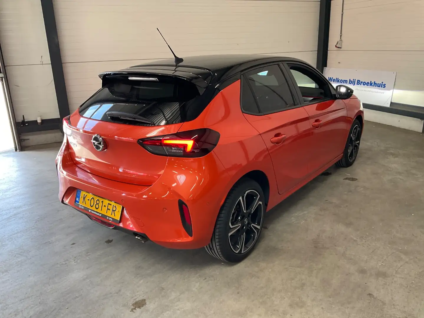 Opel Corsa 1.2 GS Line | Airco | Cruise | Camera | Pdc V&A | Oranje - 2