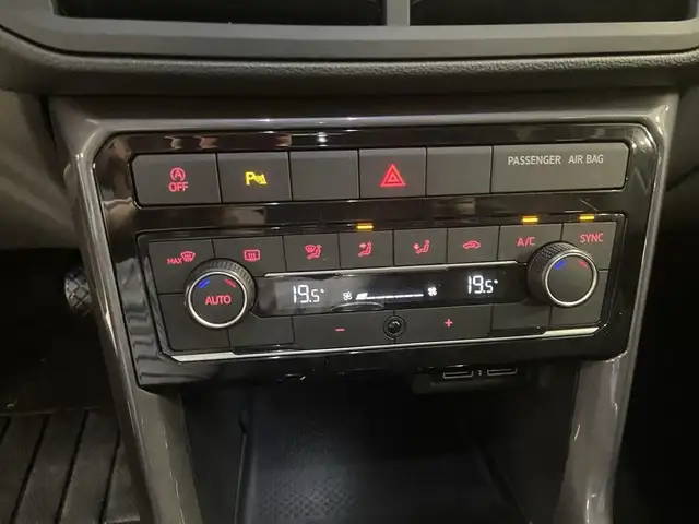 Volkswagen T-Cross view 11