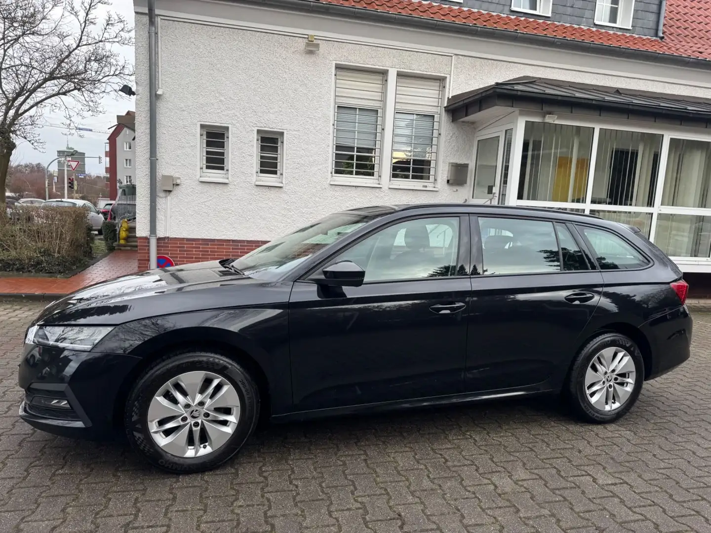 Skoda Octavia Combi Ambition Schwarz - 1