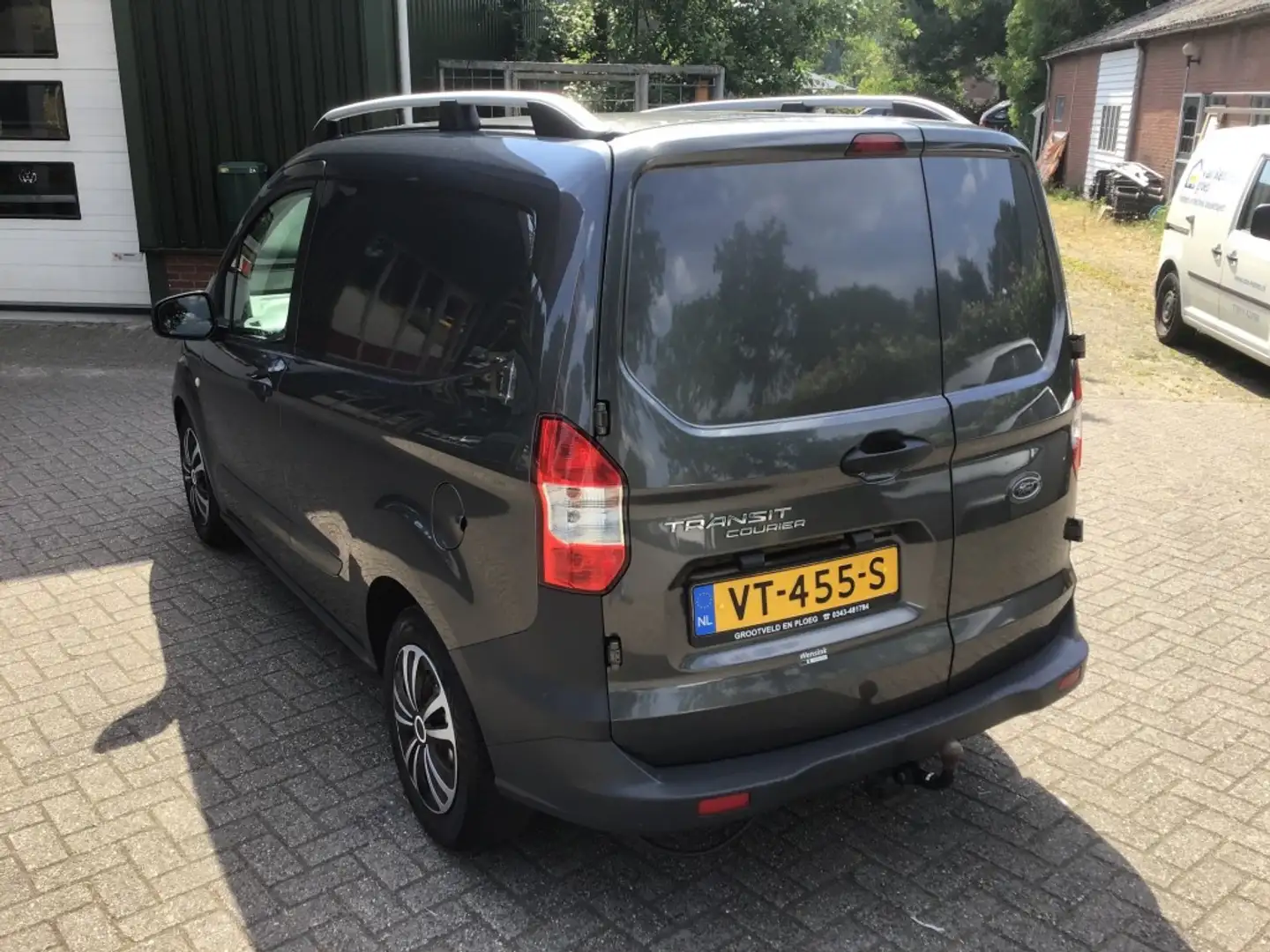 Ford Transit Courier 1.5 TDCI AMBIENTE Šedá - 2