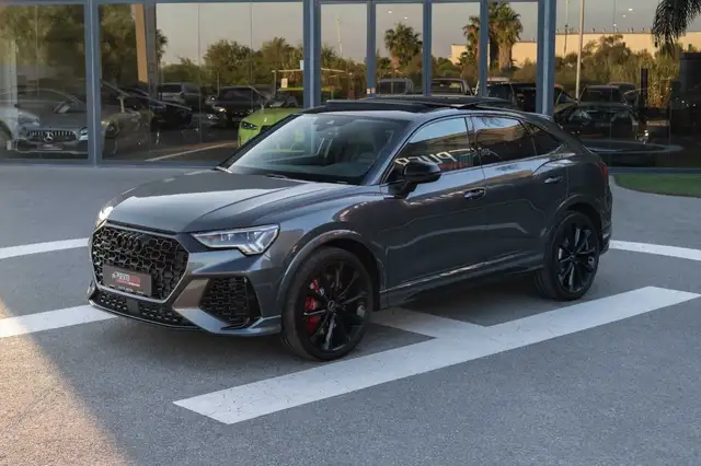 Audi RS Q3 view 3