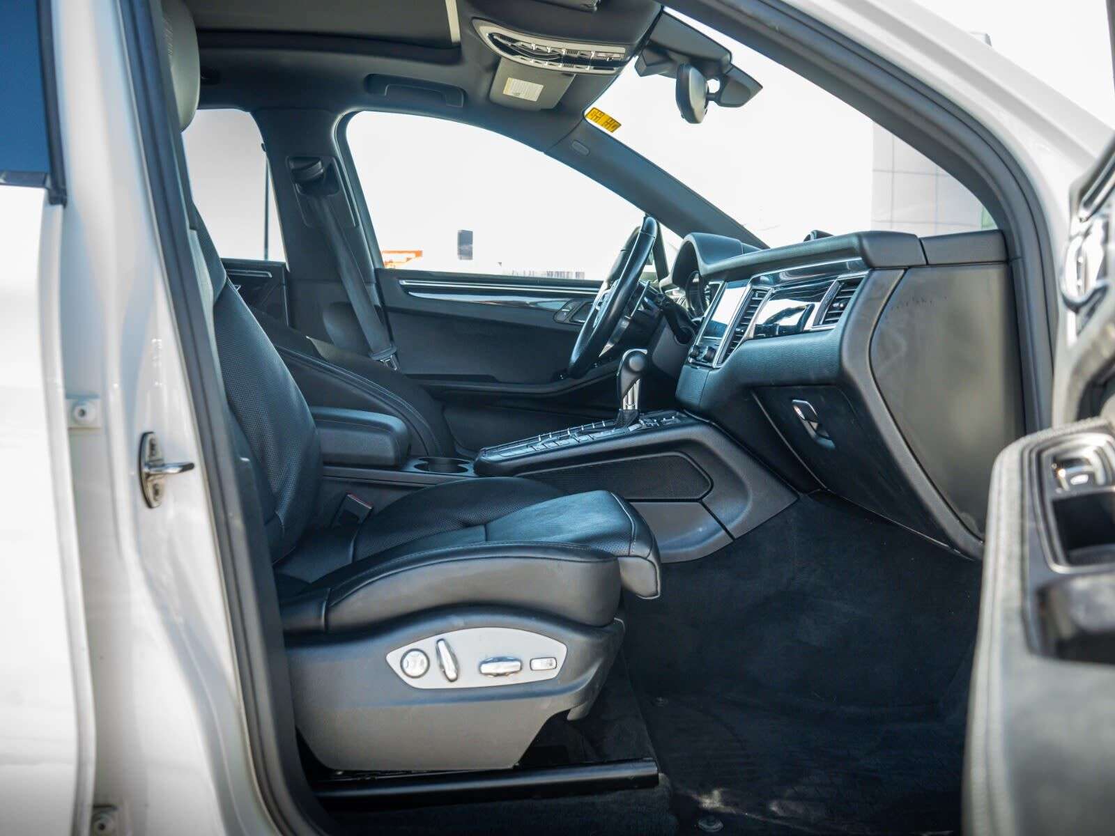 2018 Porsche Macan S w/Premium Plus/Bose Sound/Cooled Seats thumb 18