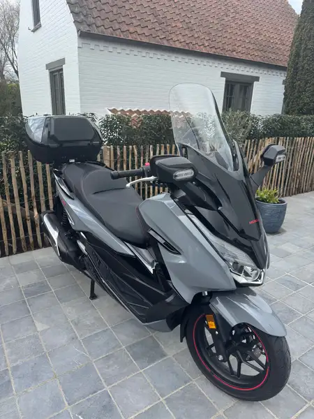 Honda Forza 300 - foto 2