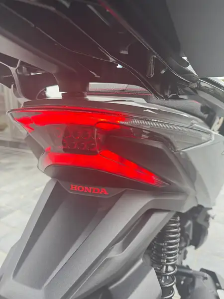 Honda Forza 300 - foto 8