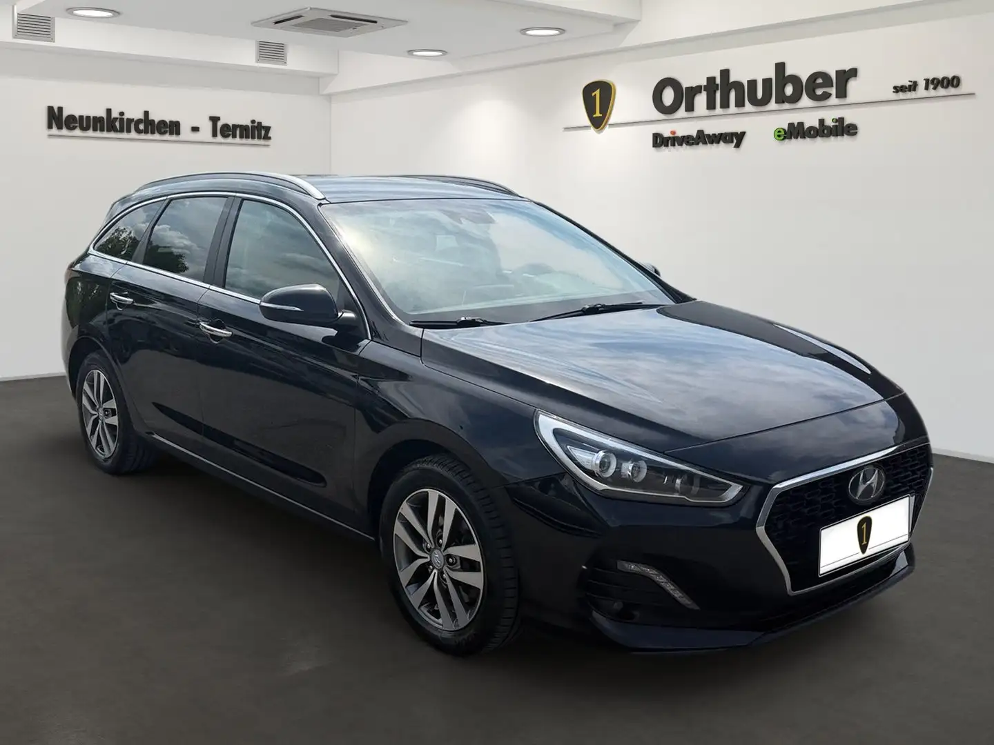 Hyundai i30 CW 1,6 CRDi Level 4 Schwarz - 2