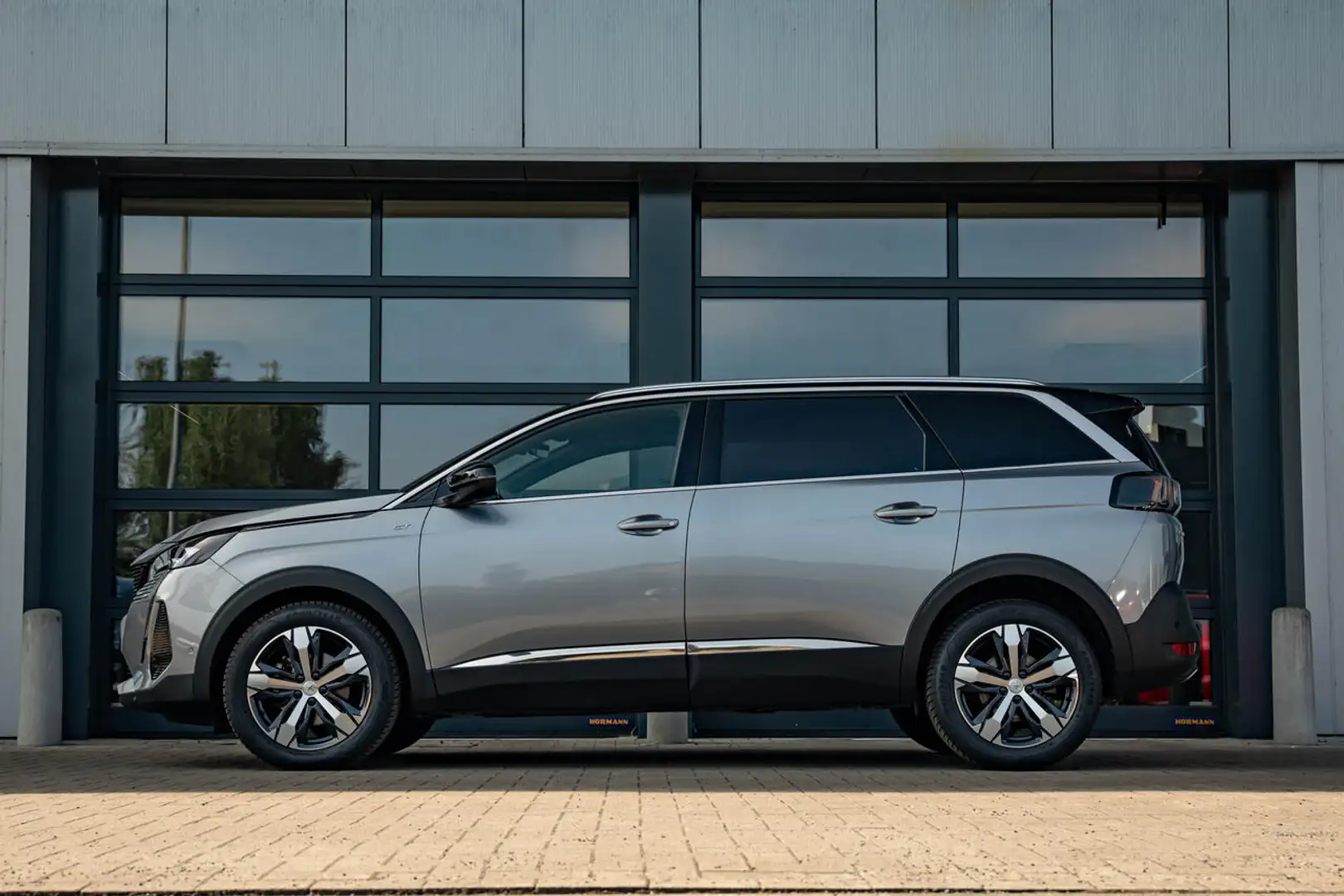 Peugeot 5008 GT I 130PK AT I 7-zit I Navi I a.Camera I Carpl... Grijs - 2