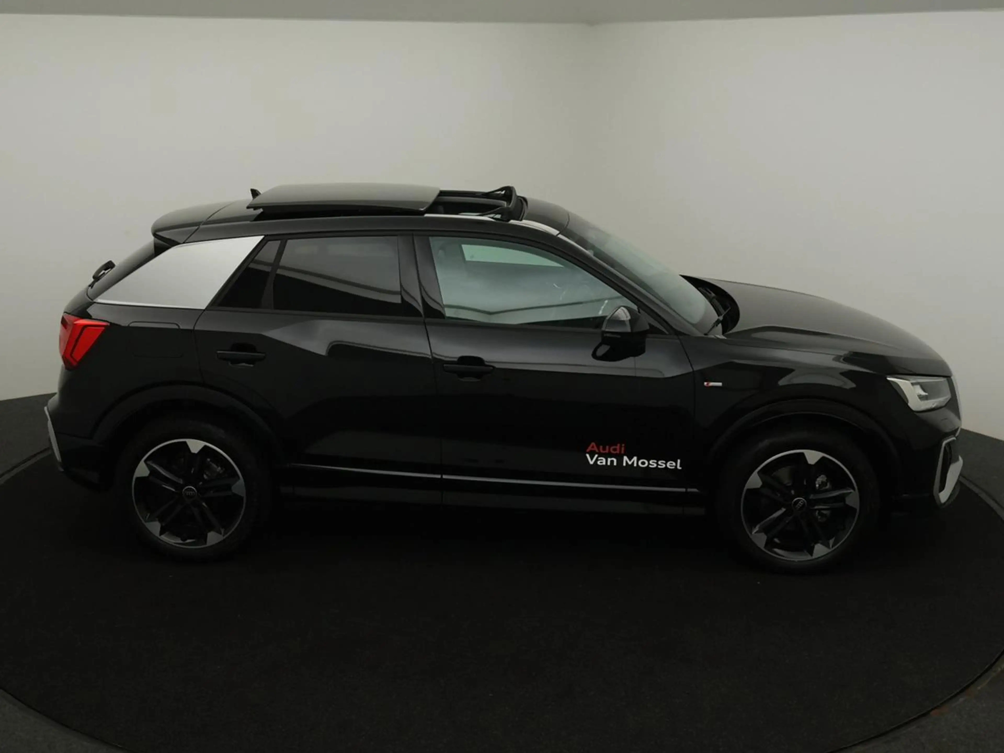 Audi Q2 35 TFSI Prestige Edition S tronic — photo 4