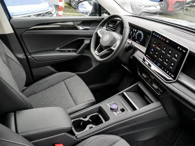 Volkswagen Tayron view 4