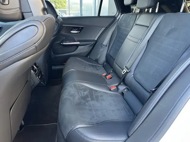 Mercedes-Benz C-Class view 13