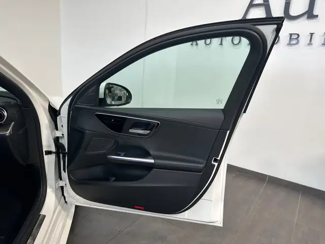 Mercedes-Benz C-Class view 7