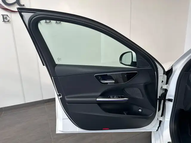Mercedes-Benz C-Class view 6