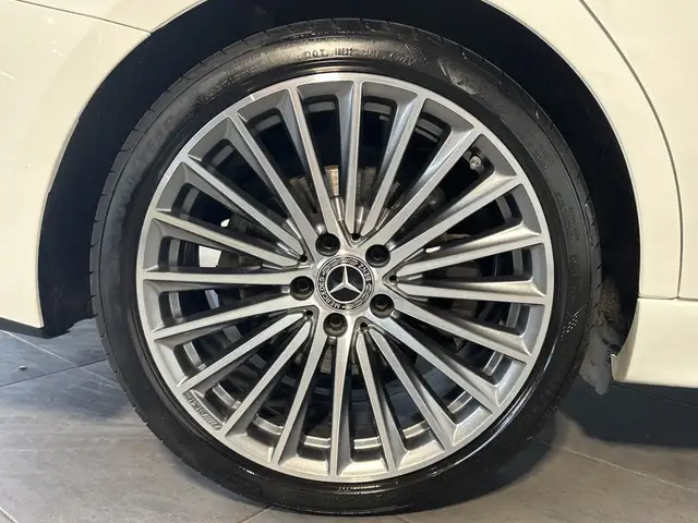 Mercedes-Benz C-Class view 3