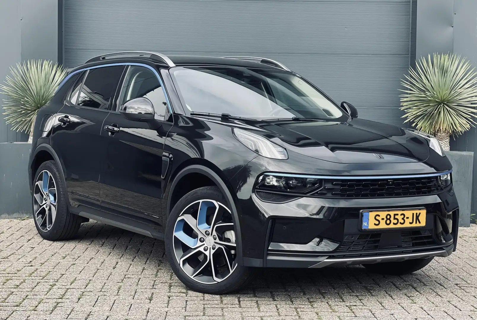 Lynk & Co 01 1.5 360/Pano/Sfeer/Automaat Zwart - 1