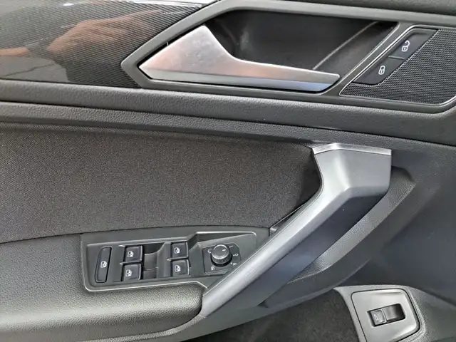 Volkswagen Tiguan view 12