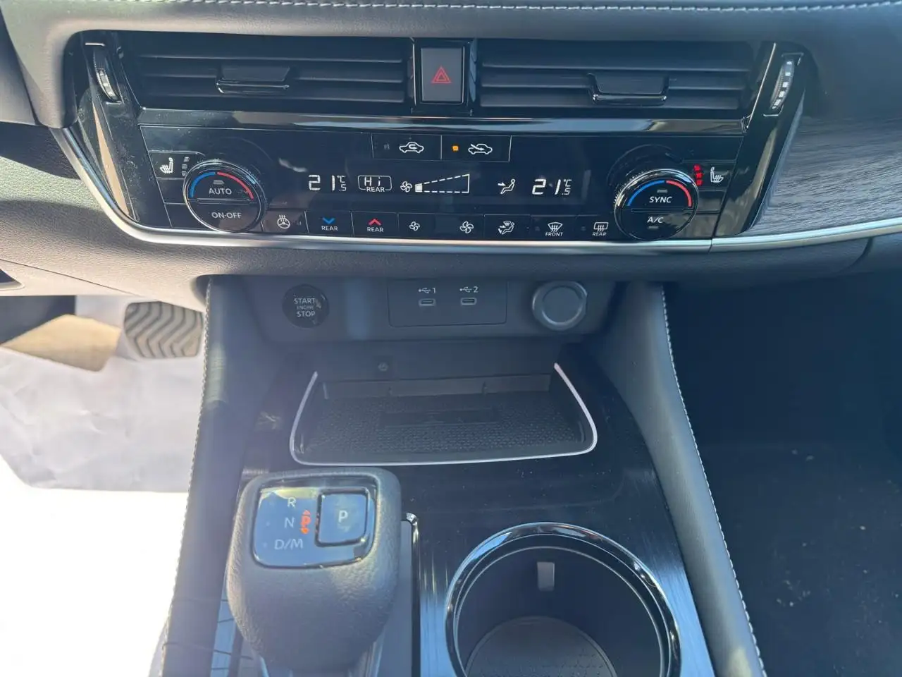 Nissan Rogue снимка Nissan Rogue