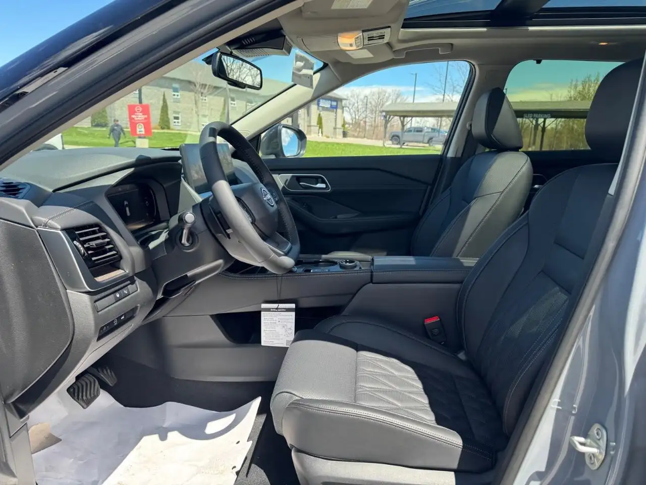Nissan Rogue снимка Nissan Rogue