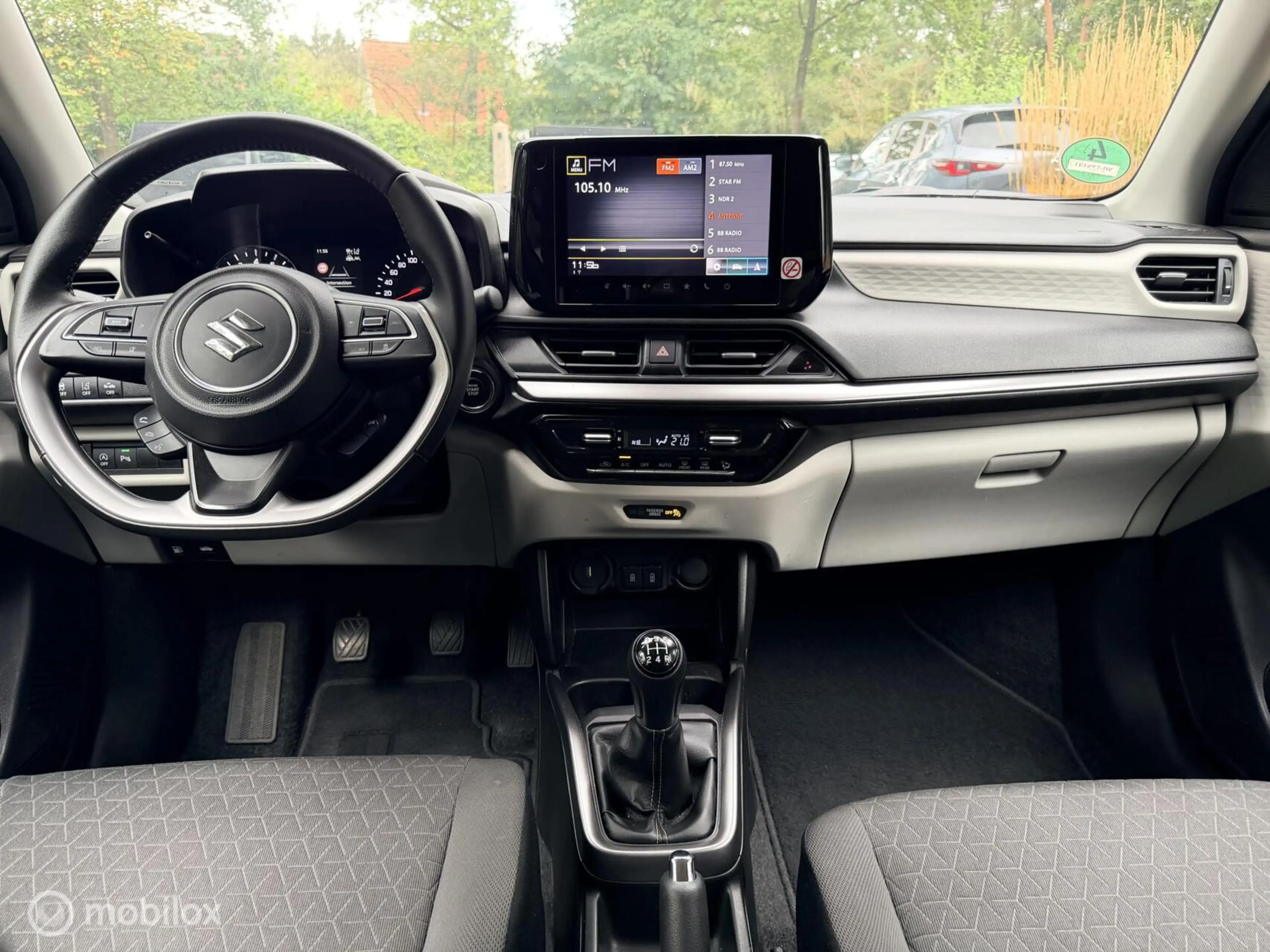 Suzuki Swift 1.2 Select Smart Hybrid — photo 12