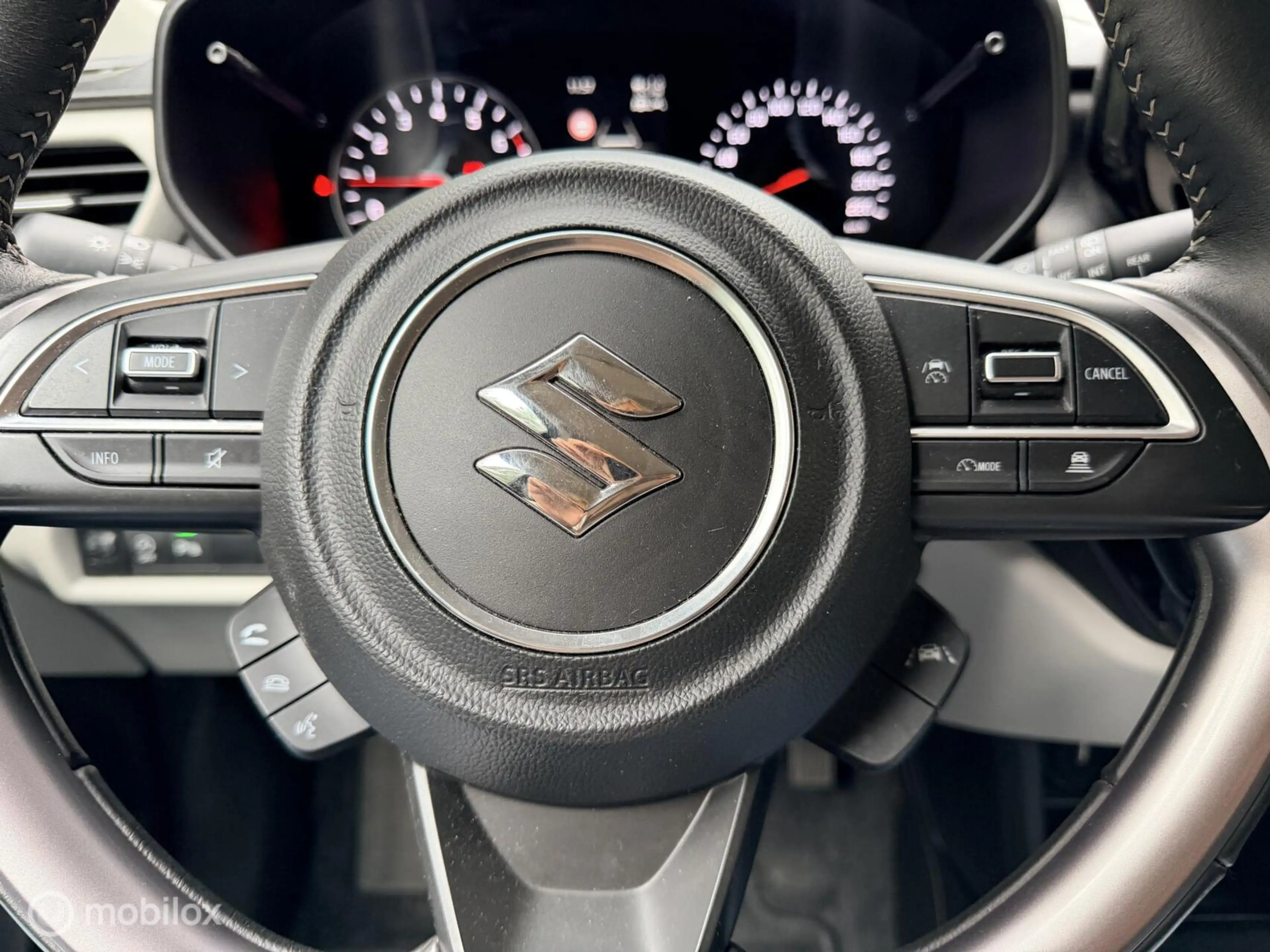 Suzuki Swift 1.2 Select Smart Hybrid — photo 14