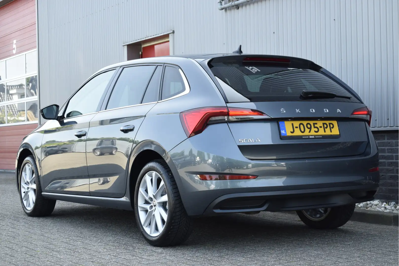 Skoda Scala 1.0 TSI Style Virtual cockpit, Navi, Cruise, Carpl Gris - 2