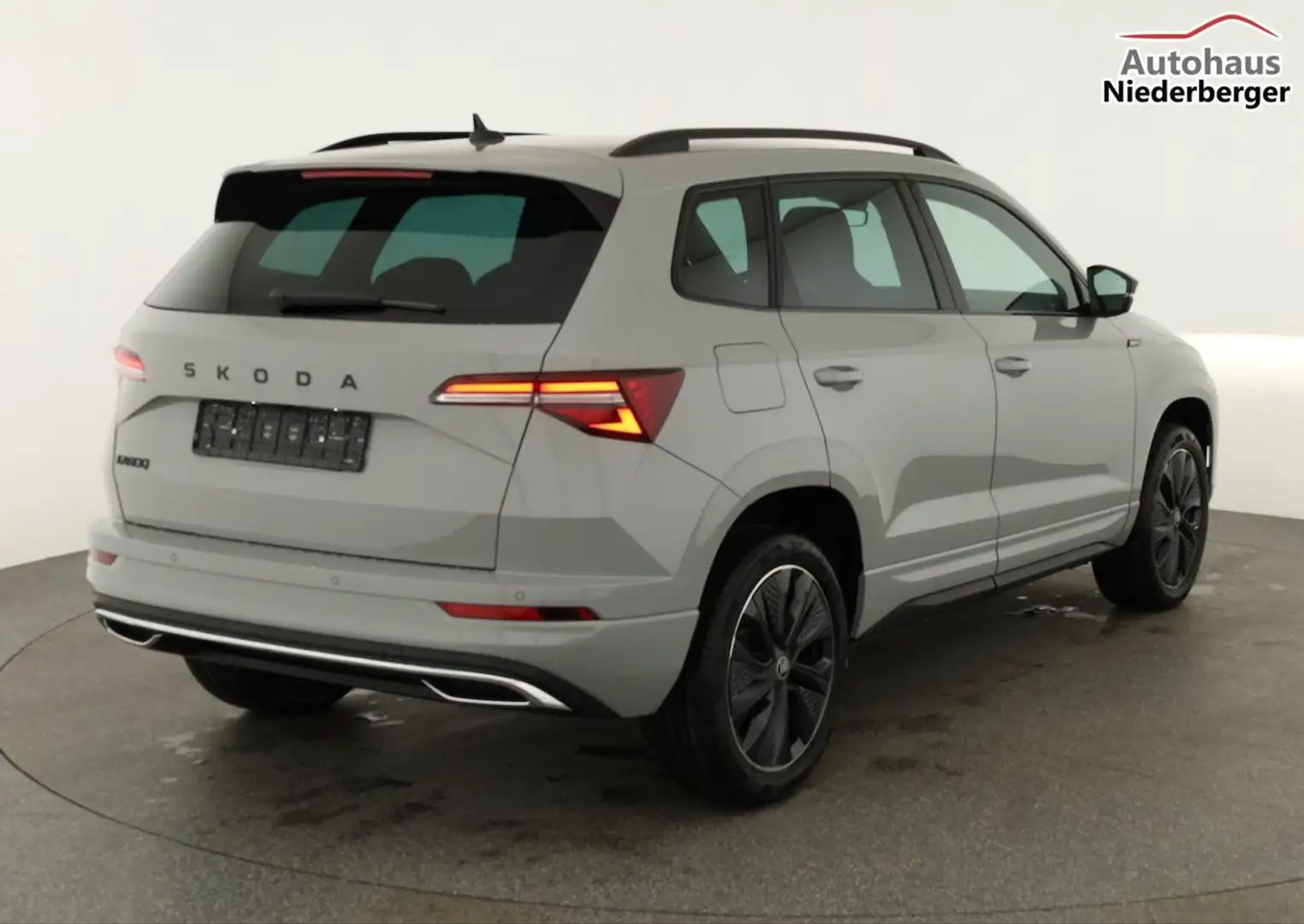 Skoda Karoq Sportline 1.5 TSI DSG Sportline, AHK, Navi, Mat... Grau - 2
