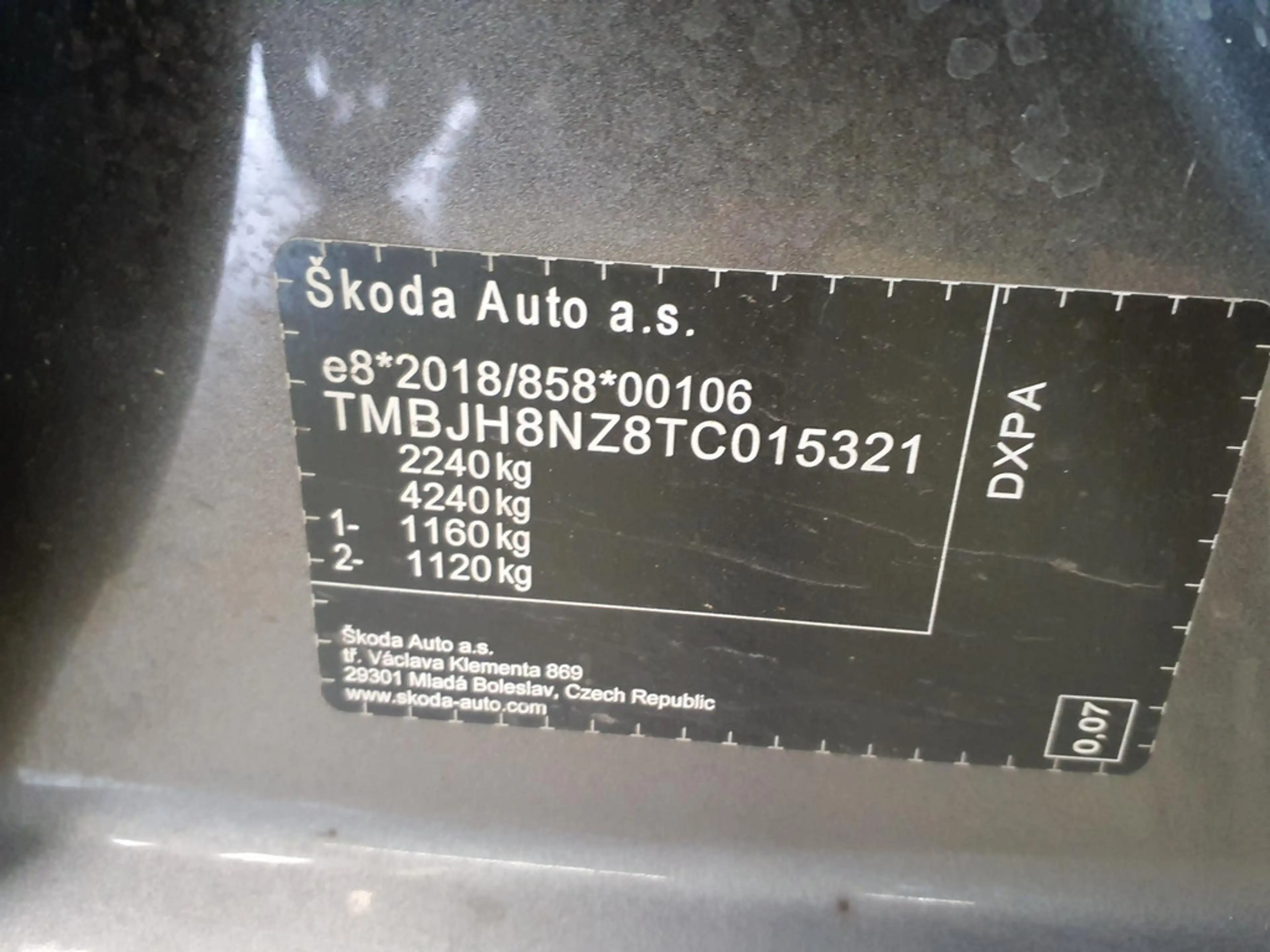 Skoda Superb 2.0 TDI Essence SHZ ACC LED NAVI AHK — photo 9