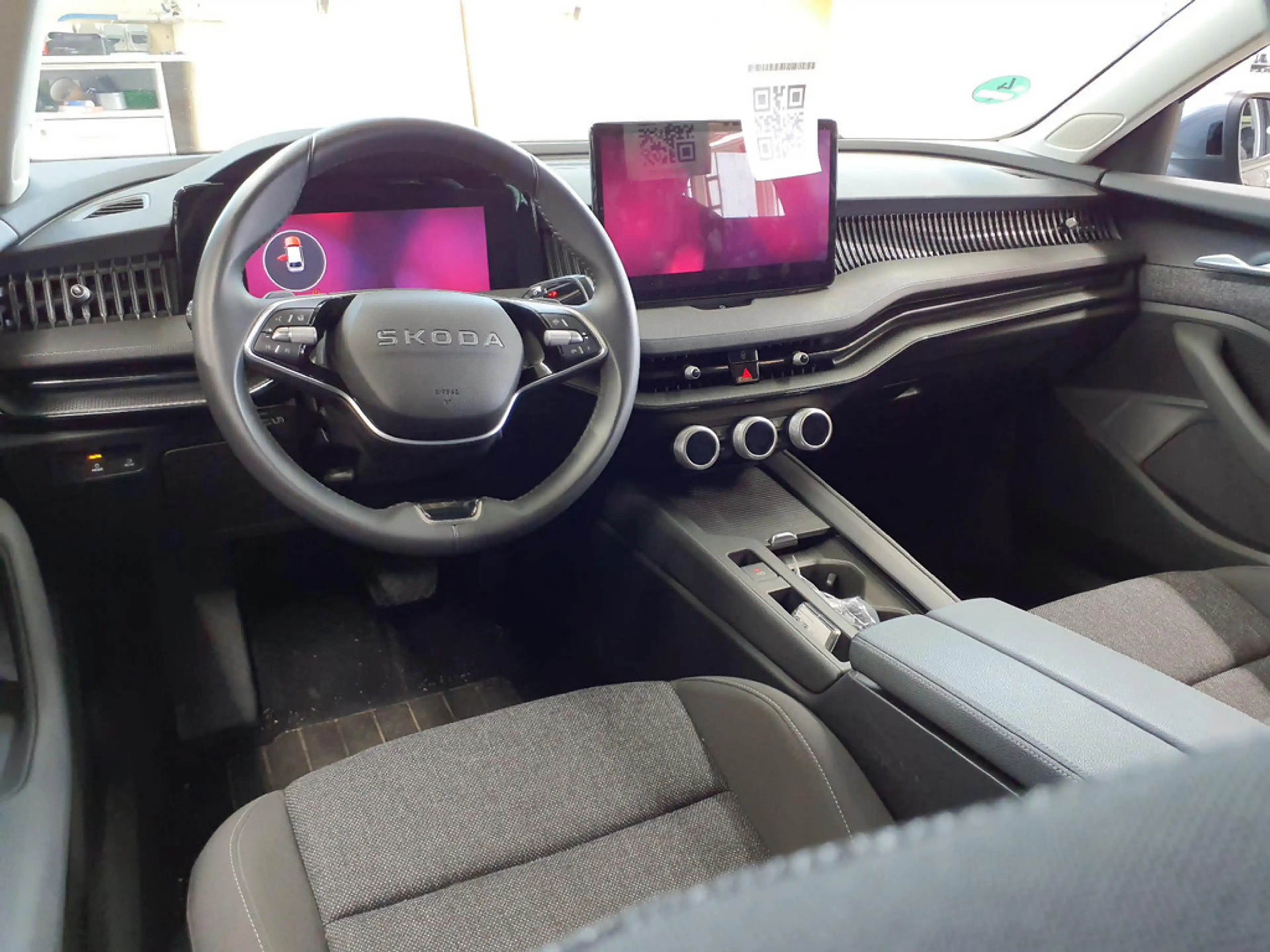 Skoda Superb 2.0 TDI Essence SHZ ACC LED NAVI AHK — photo 7