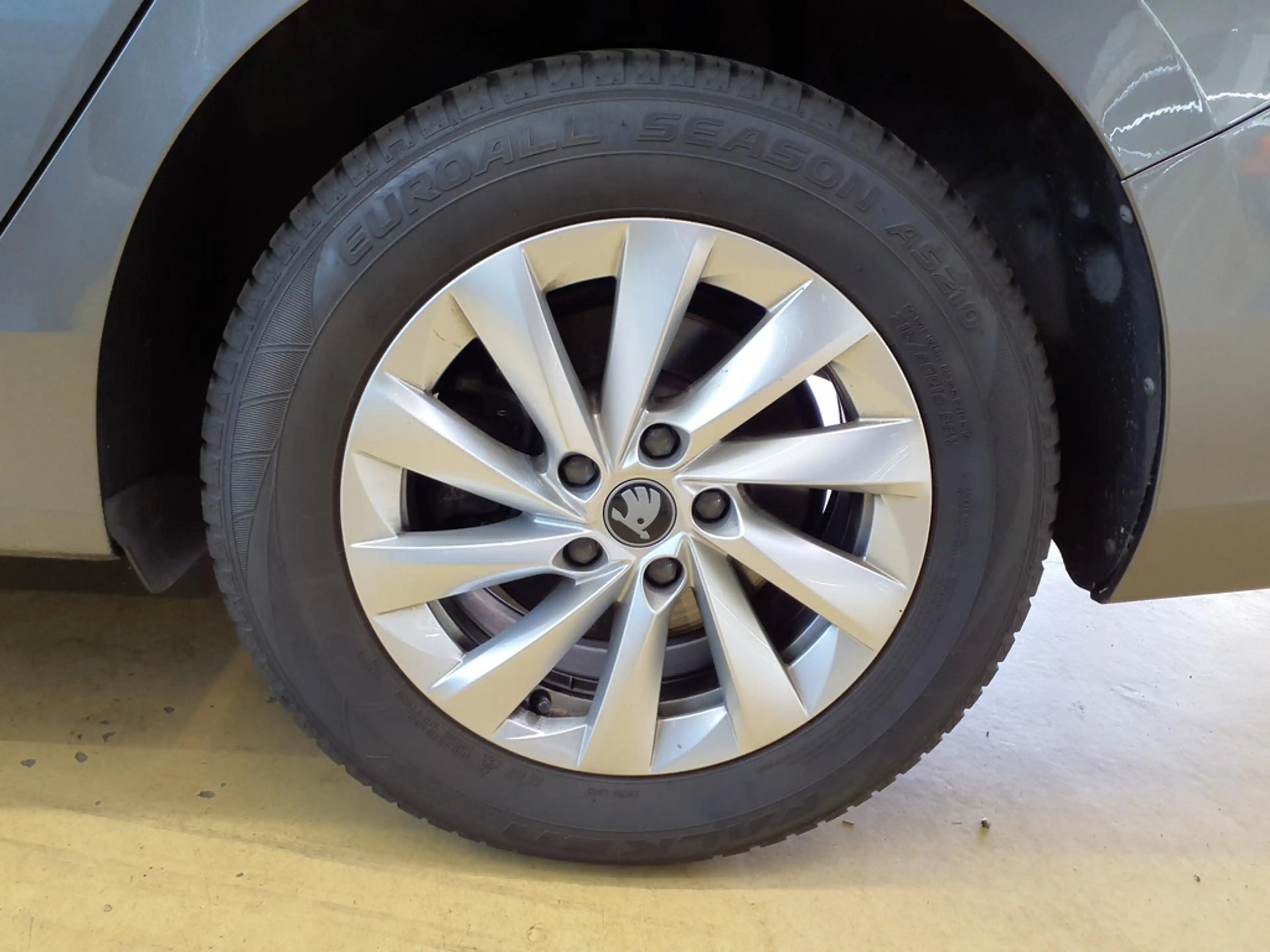 Skoda Superb 2.0 TDI Essence SHZ ACC LED NAVI AHK — photo 10