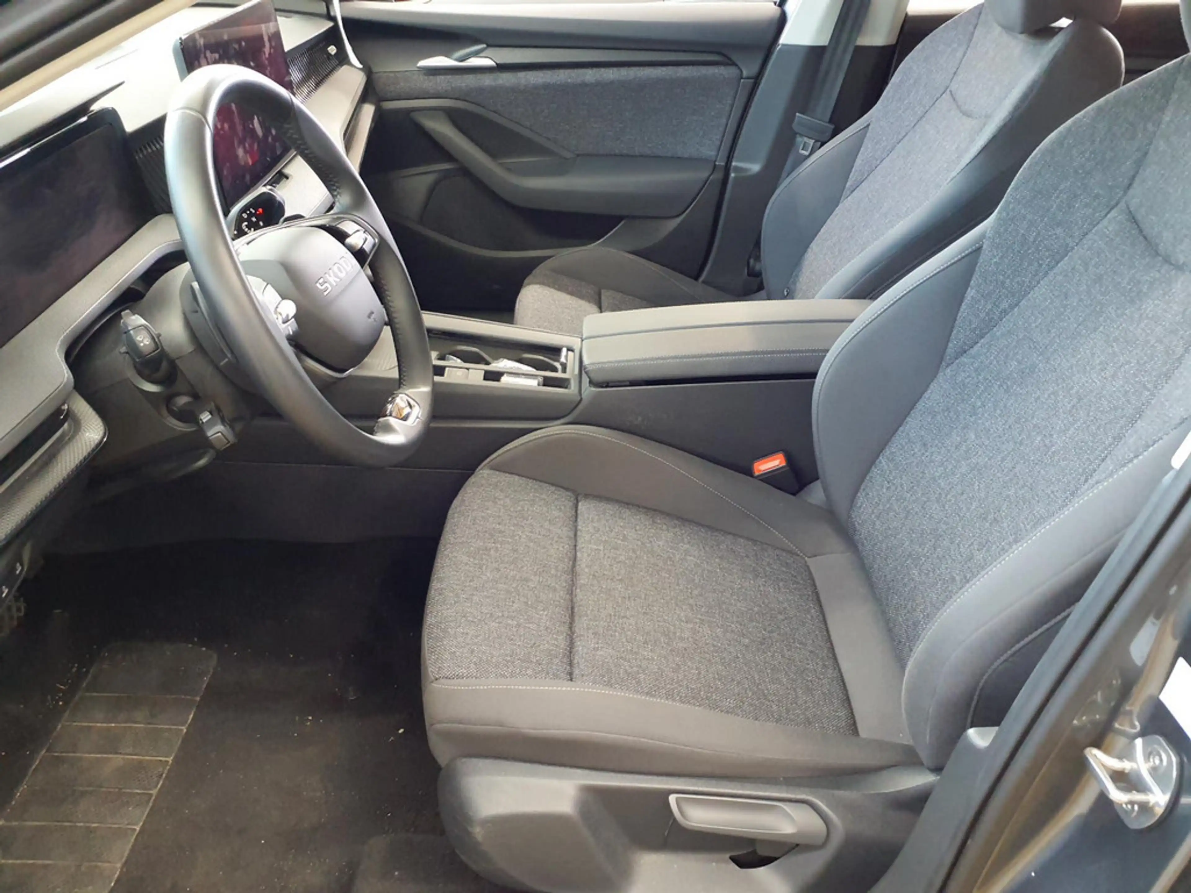 Skoda Superb 2.0 TDI Essence SHZ ACC LED NAVI AHK — photo 5
