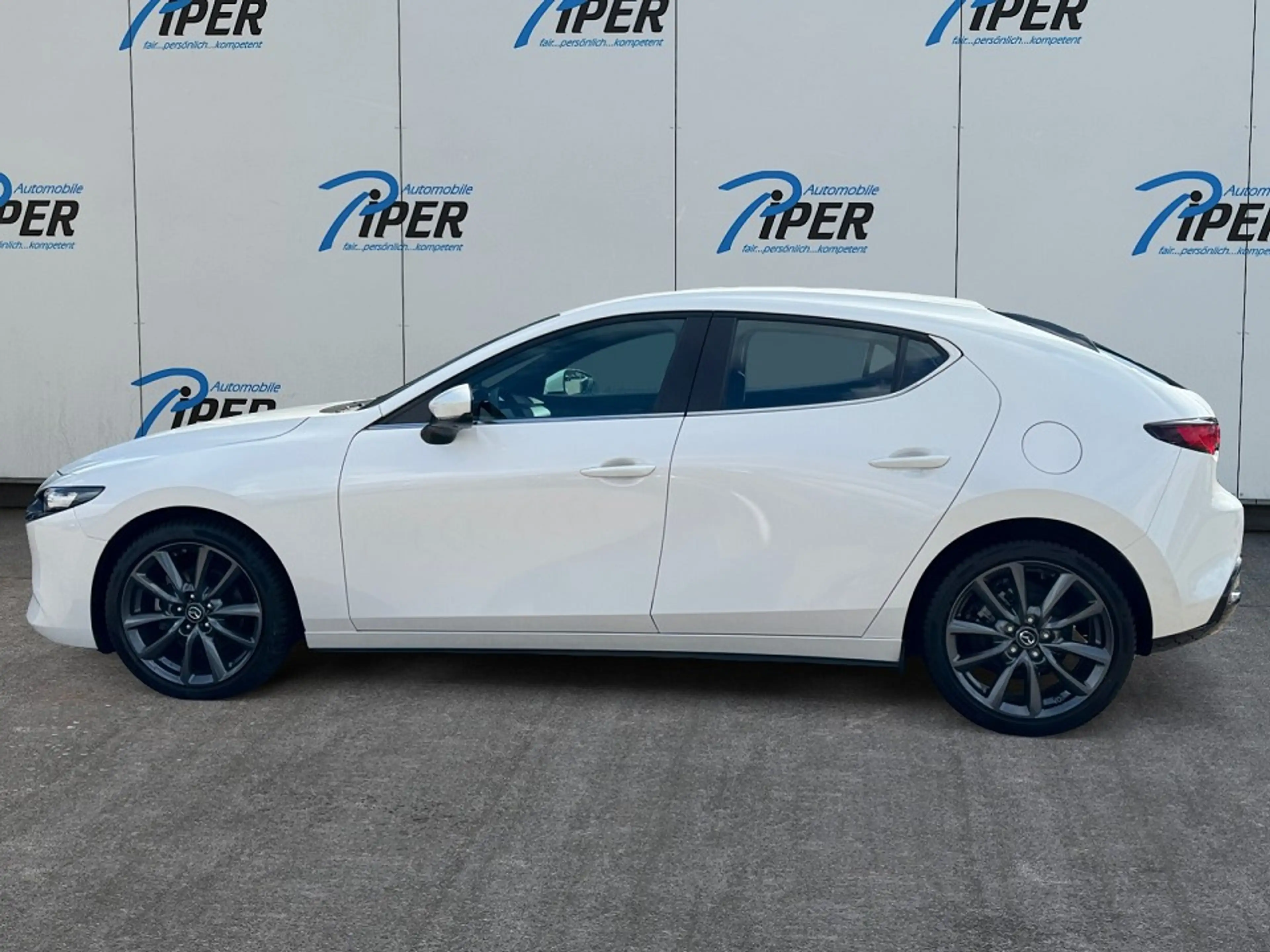 Mazda 3 2.5L e-SKYACTIV G 140ps Centre-Line DASO Paket — photo 2