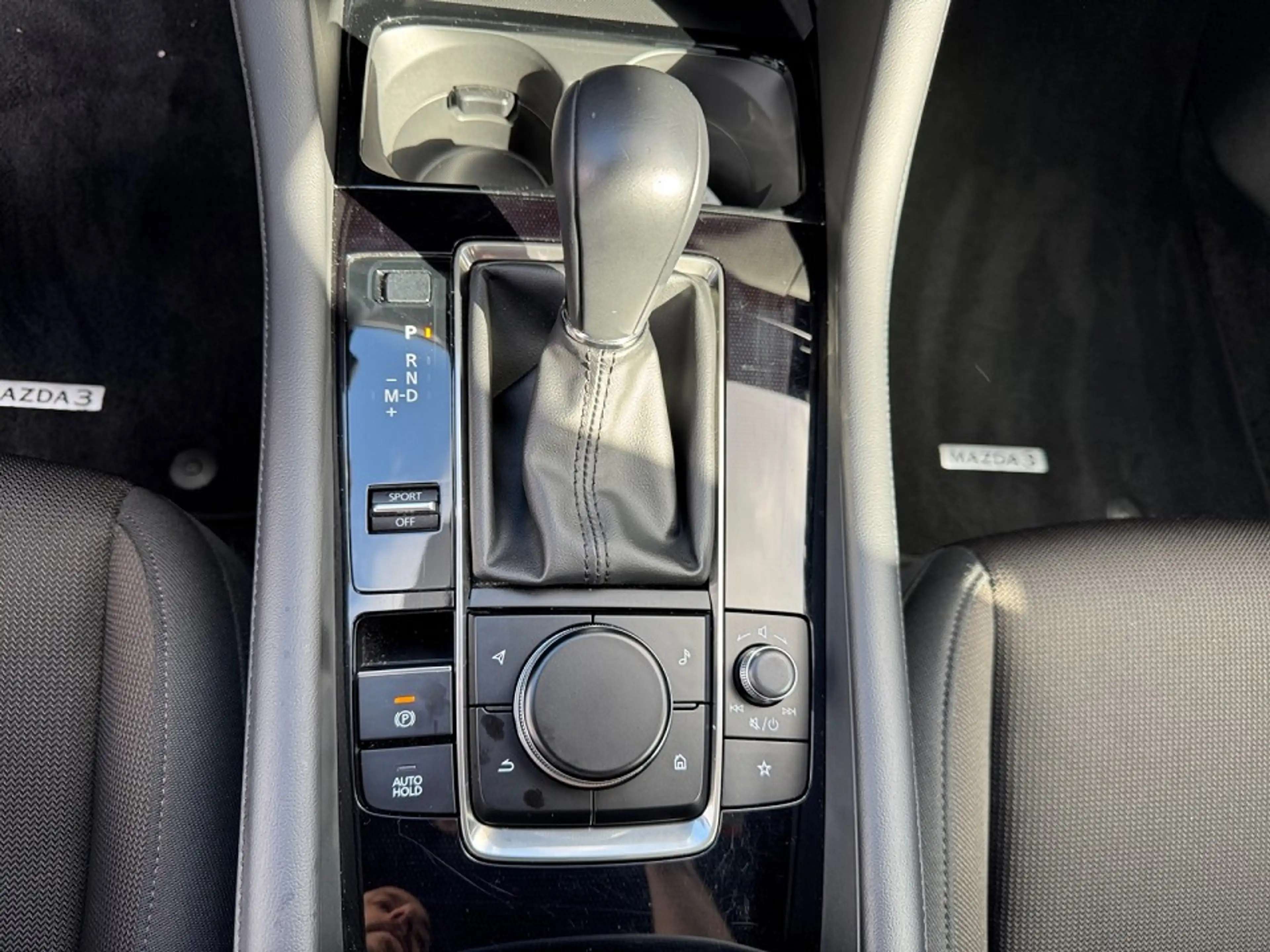Mazda 3 2.5L e-SKYACTIV G 140ps Centre-Line DASO Paket — photo 15