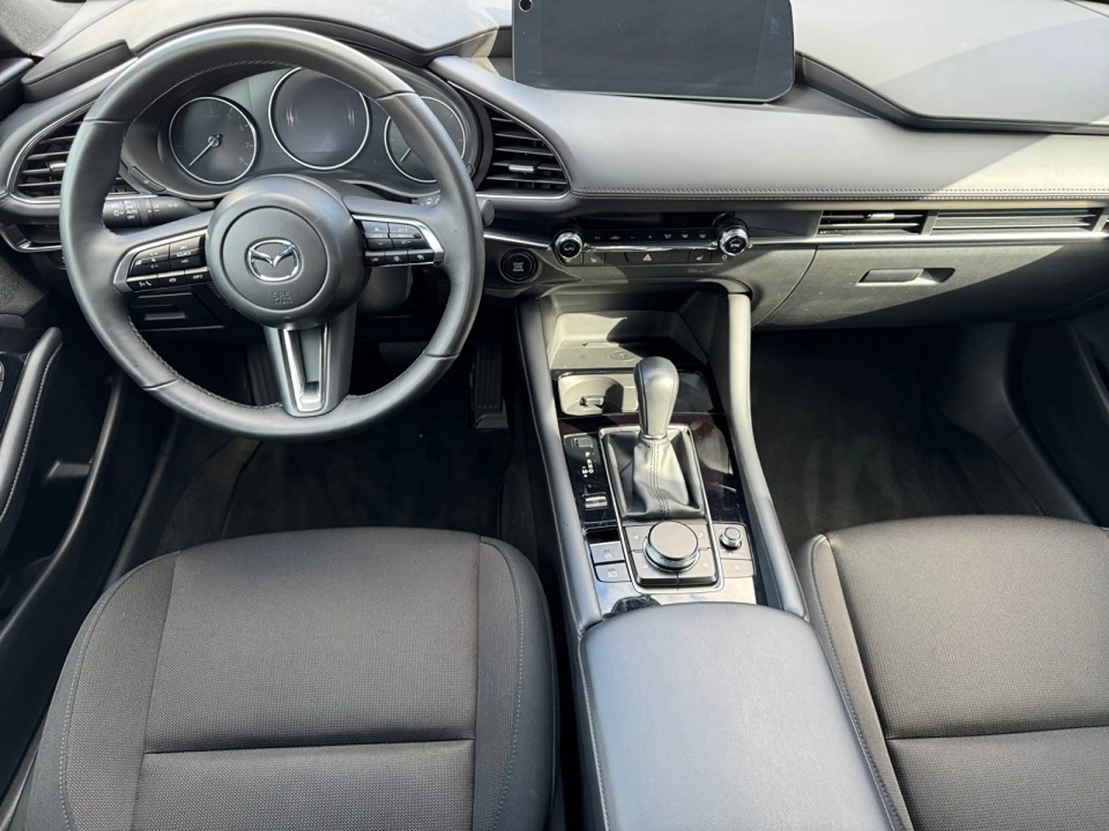 Mazda 3 2.5L e-SKYACTIV G 140ps Centre-Line DASO Paket — photo 12