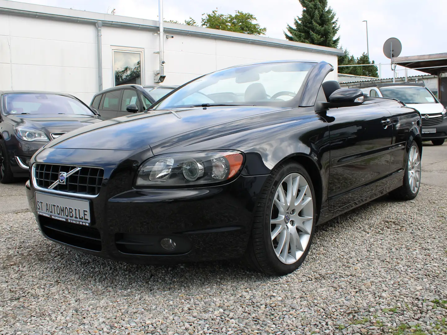 Volvo C70 T5 Momentum Schwarz - 1