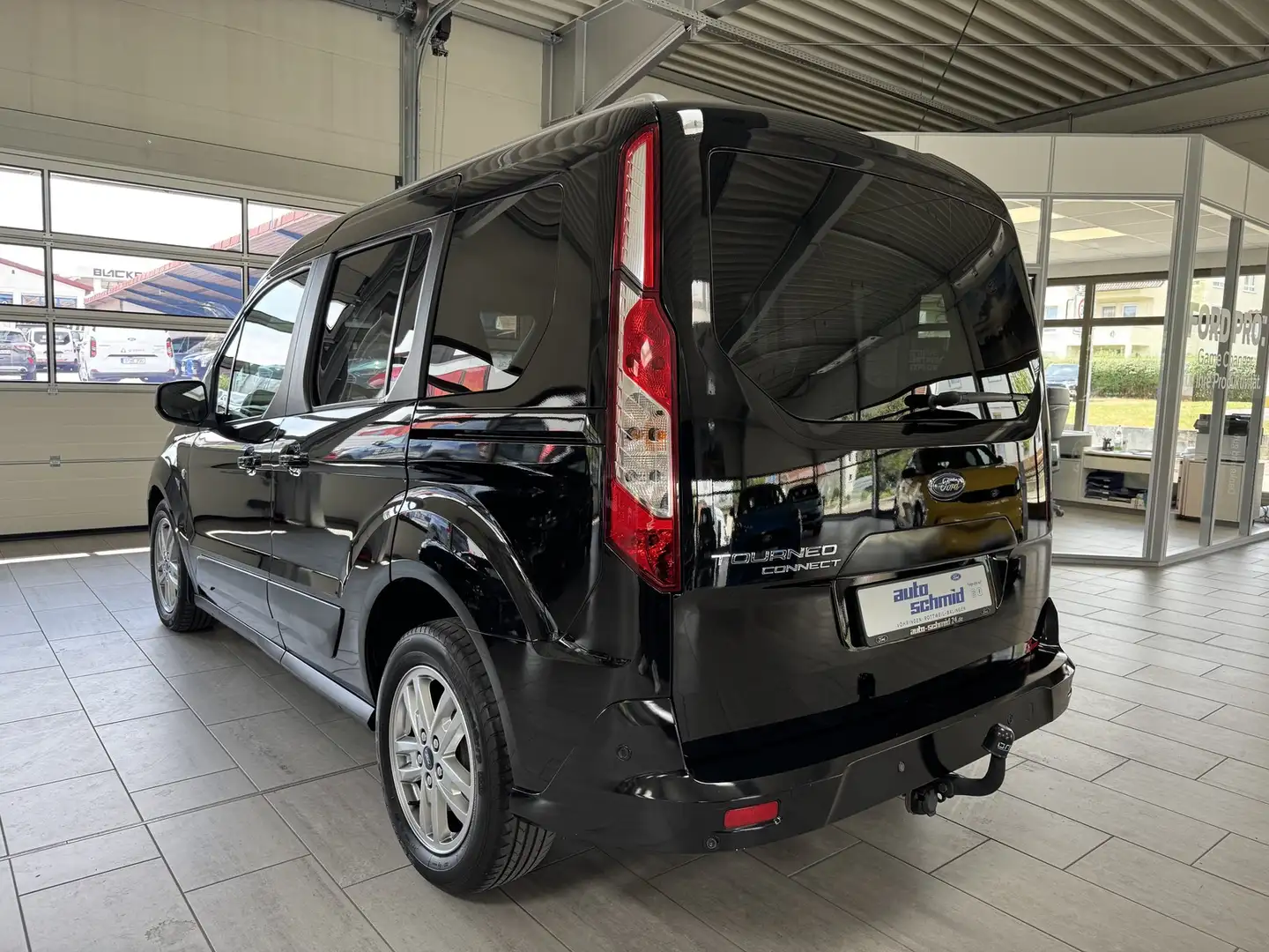 Ford Tourneo Connect Titanium Siyah - 2