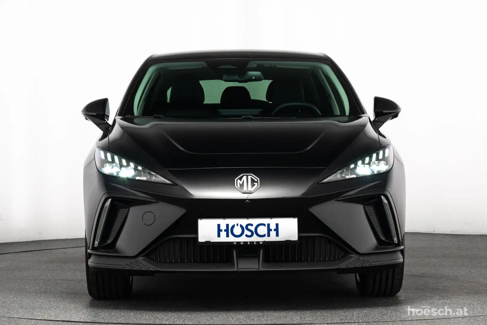 MG MG4 64kWh Luxury NEUWAGEN -38% Schwarz - 2