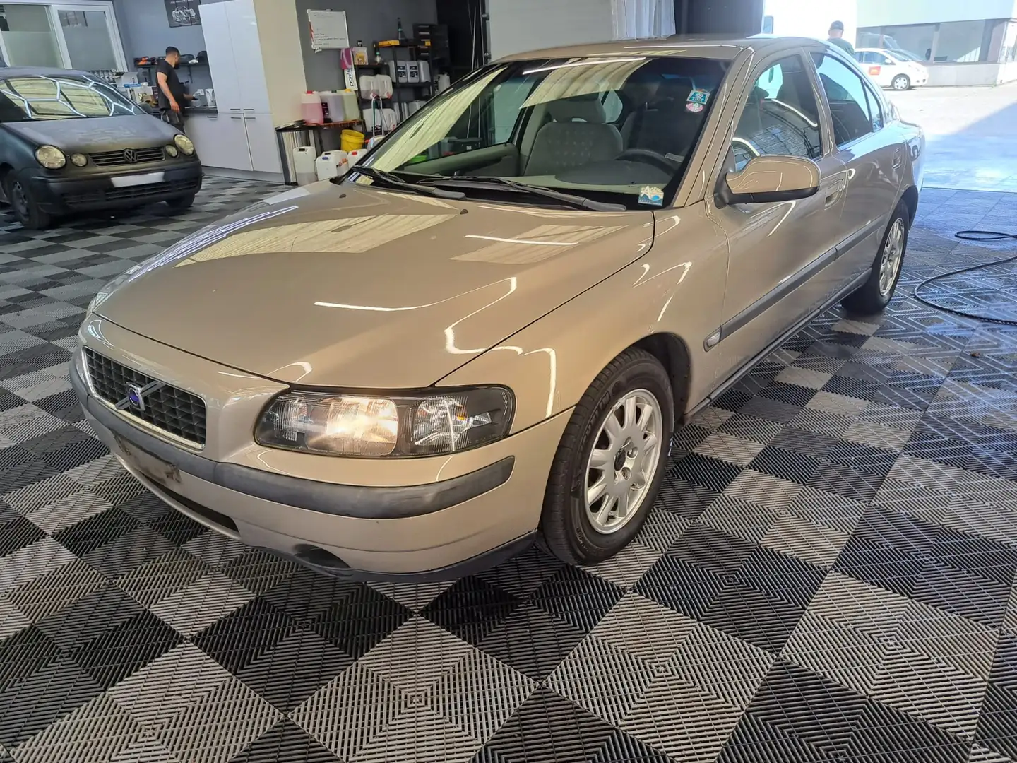 Volvo S60 2.4d 203000km manueel Gris - 2