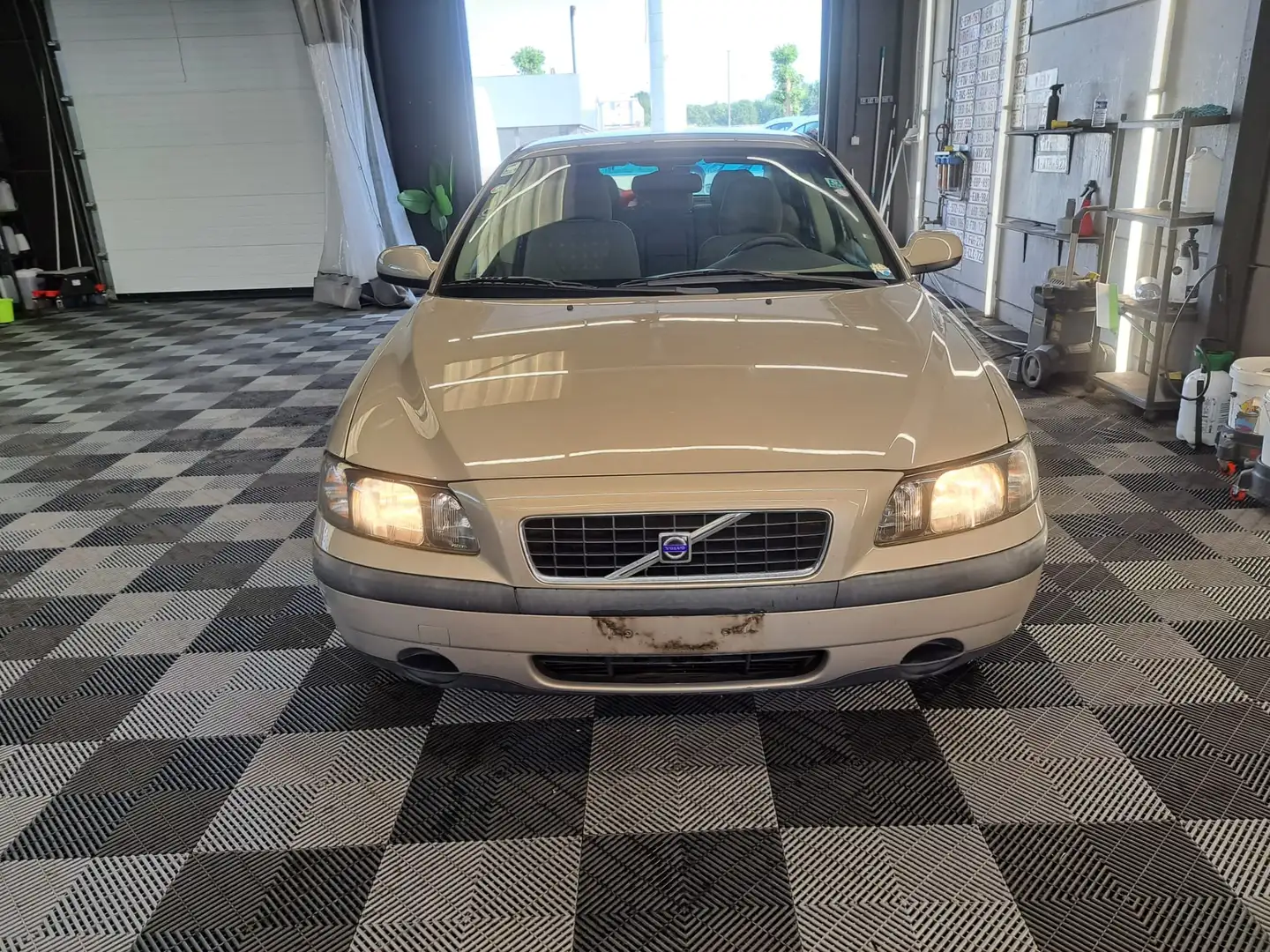 Volvo S60 2.4d 203000km manueel Gris - 1