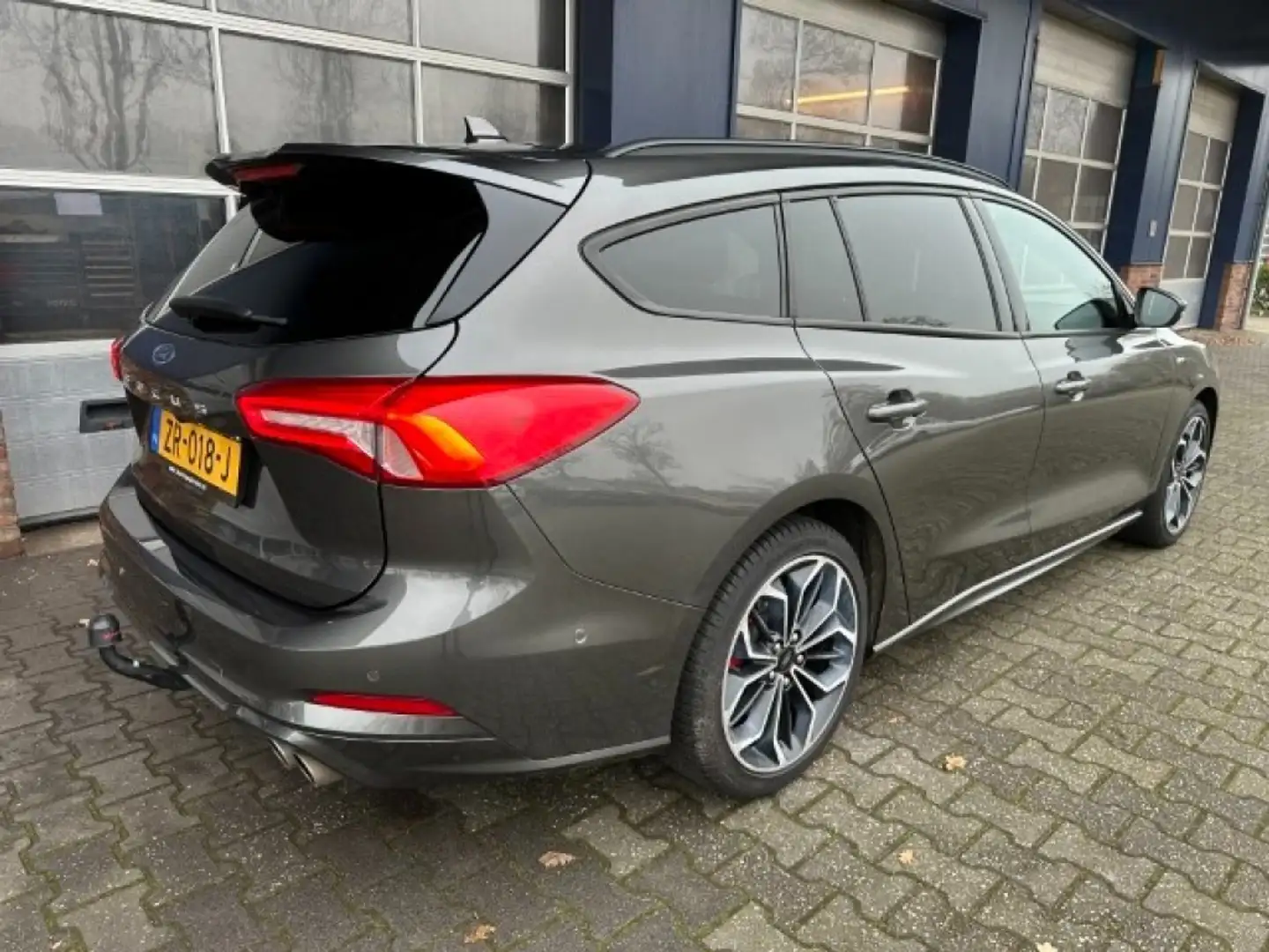 Ford Focus 1.0 ECOB. ST L. BNS CAMERA. TREKHAAK. Grijs - 2