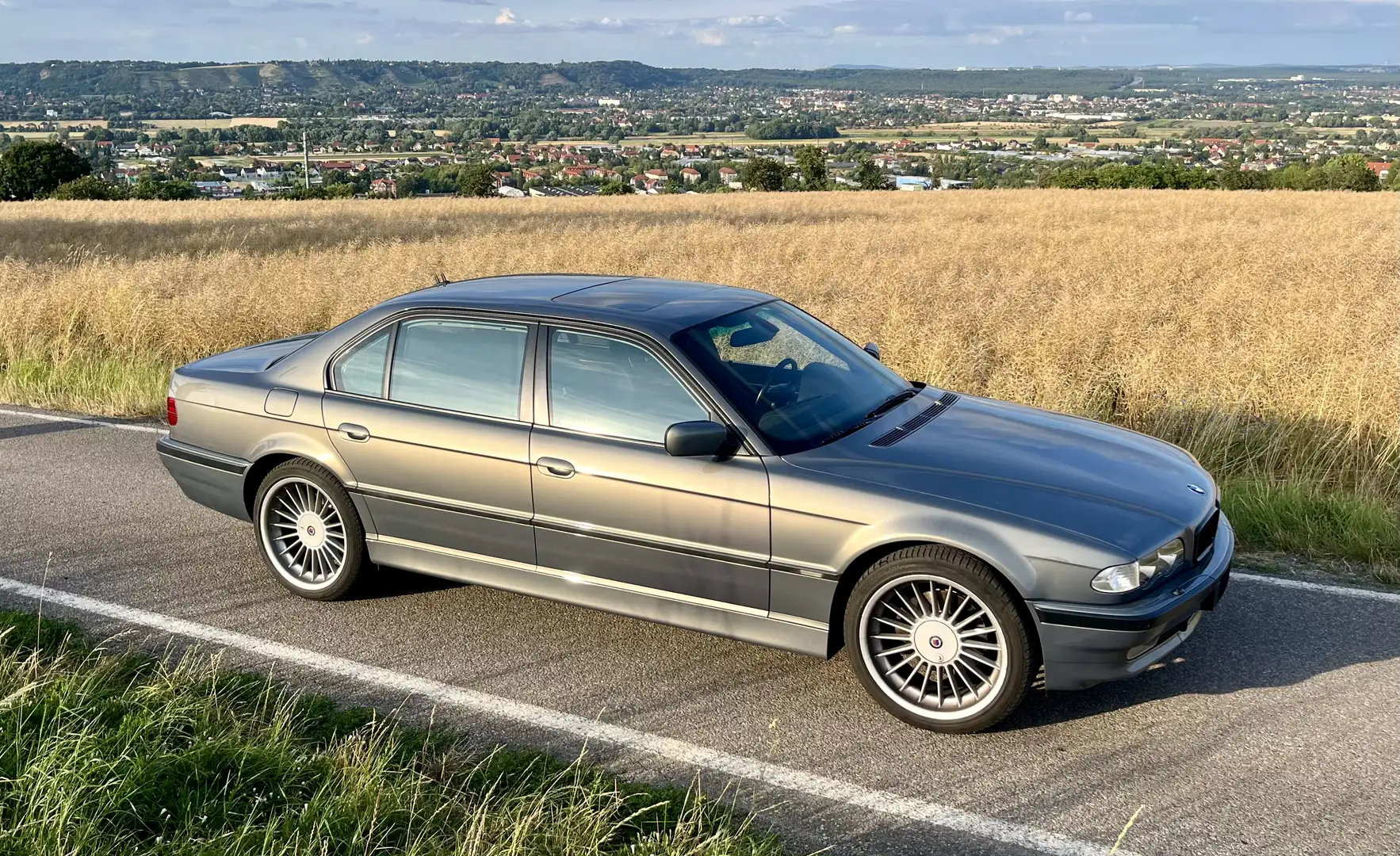 BMW 740 740iL Gri - 2