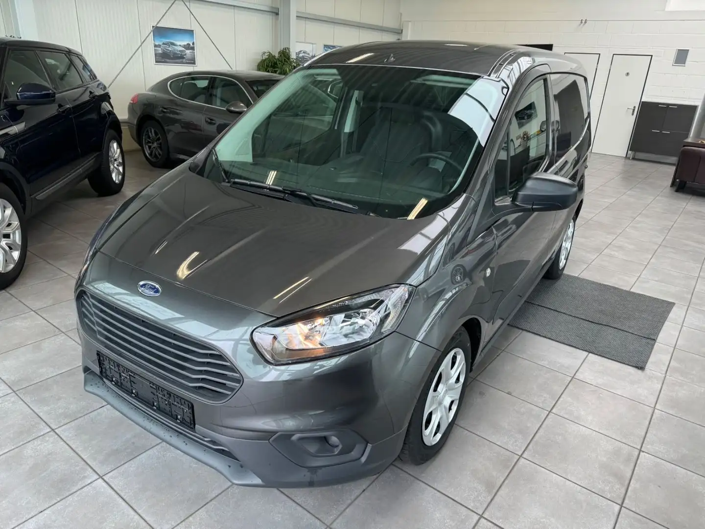 Ford Transit Courier Trend Grau - 1