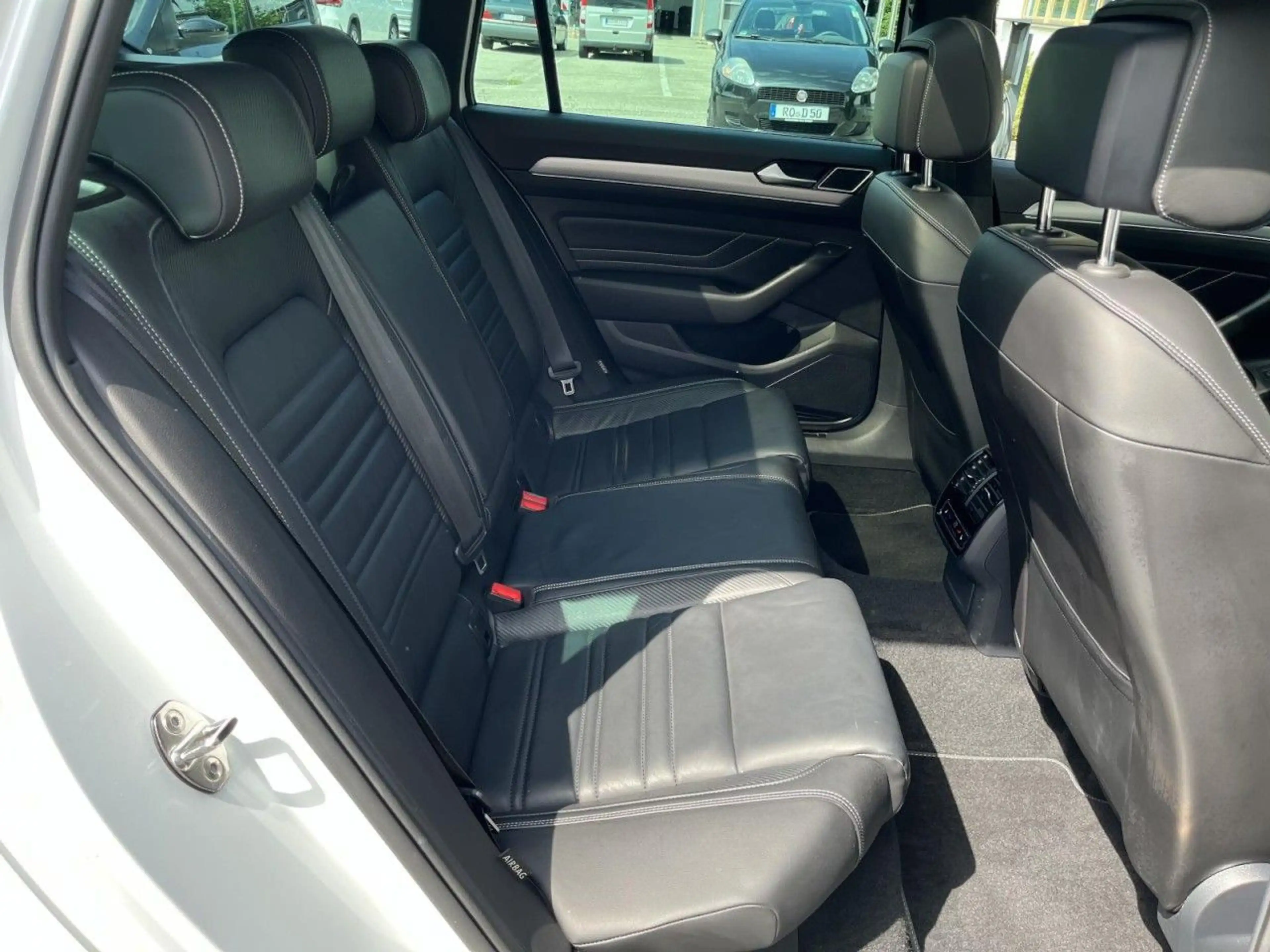 Volkswagen Passat Variant 2,0 TDI DSG 4Motion R-Line (AHK+N — photo 12